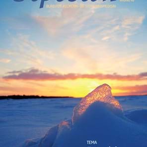 Is som stikker opp av sn&#248;en med en solnedgang bak. Forsiden av Utposten nummer 8 2017. Skjermbilde av forside