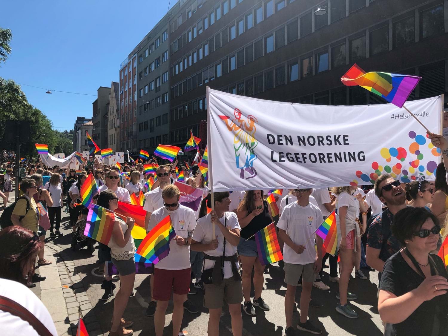 Legeforeningen i Pridetoget under Oslo Pride. Foto: Legeforeningen